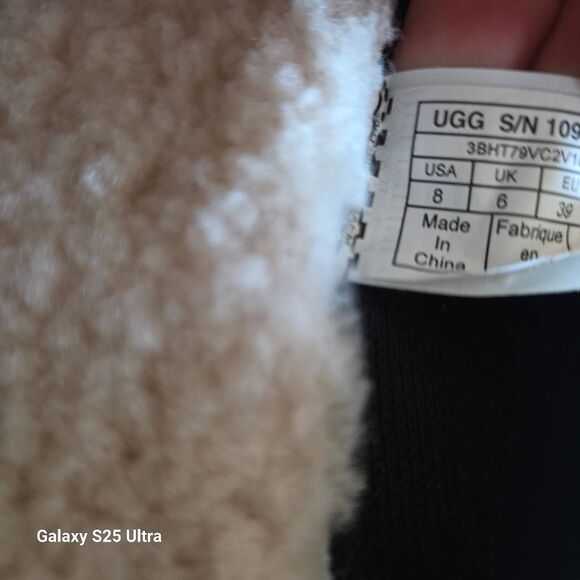 UGG womens Sz 8 black Andi sheepskin slippers shoes flat fur pom pom - Picture 6 of 7